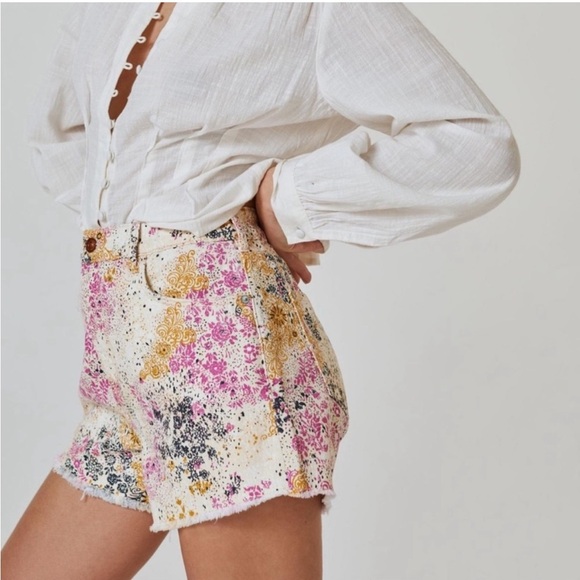 Anthropologie Pilcro Floral Scrunchy Shorts Denim Boho Medium - Picture 1 of 13